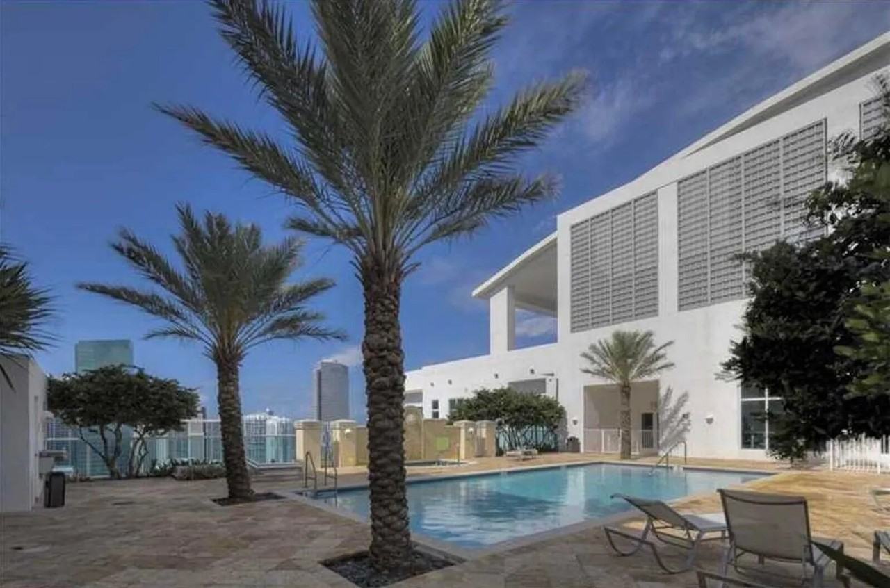 133 Ne 2Nd Ave - Photo 2 of 19