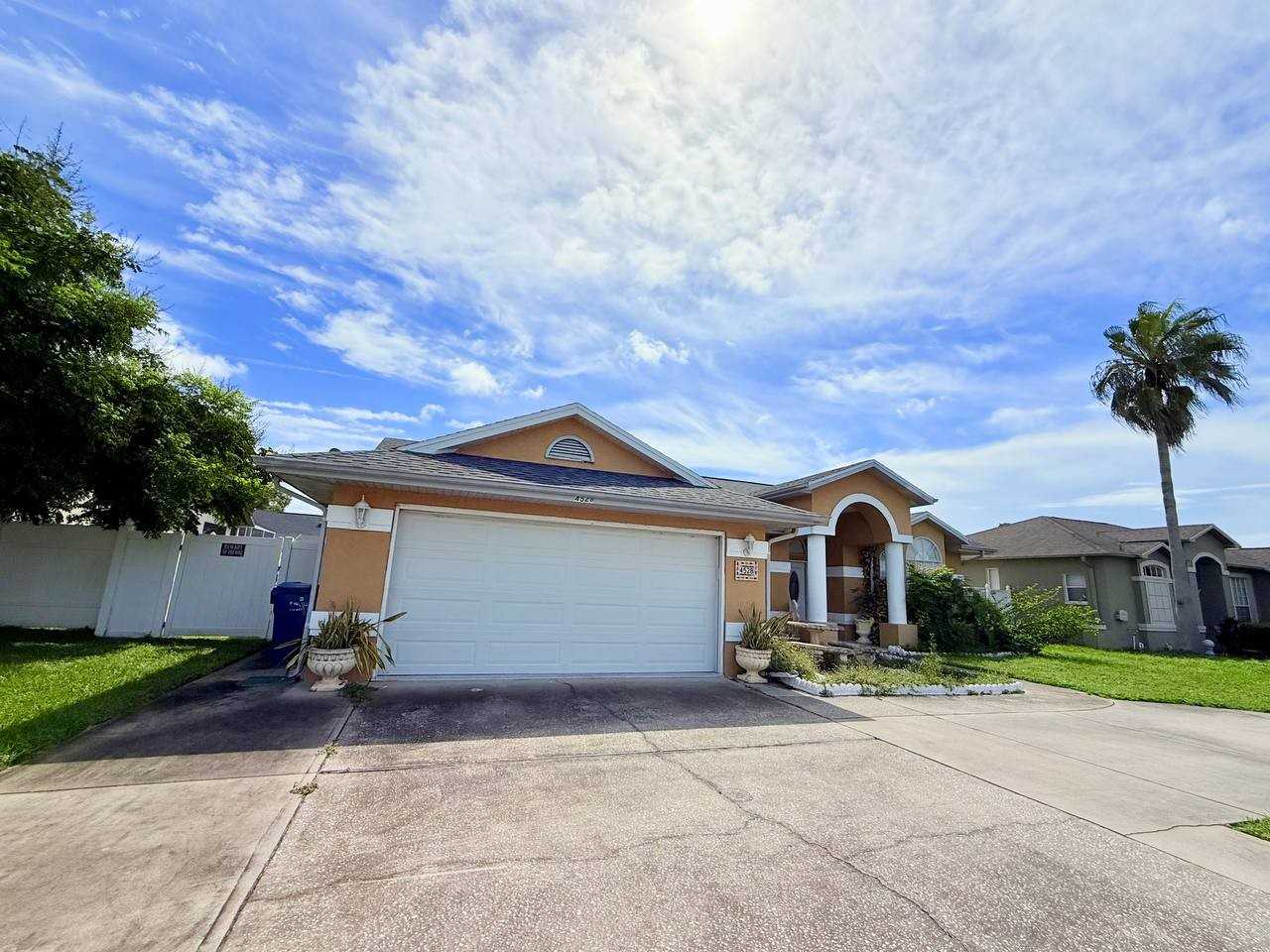 4528 Dumont St - Photo 2 of 44