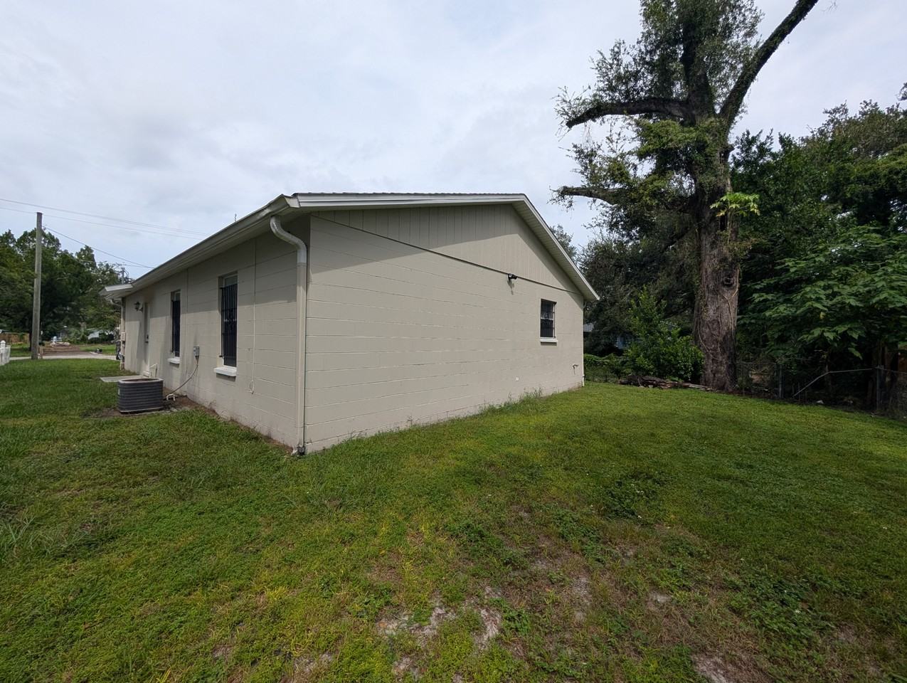 8209 N Elmer St - Photo 4 of 24