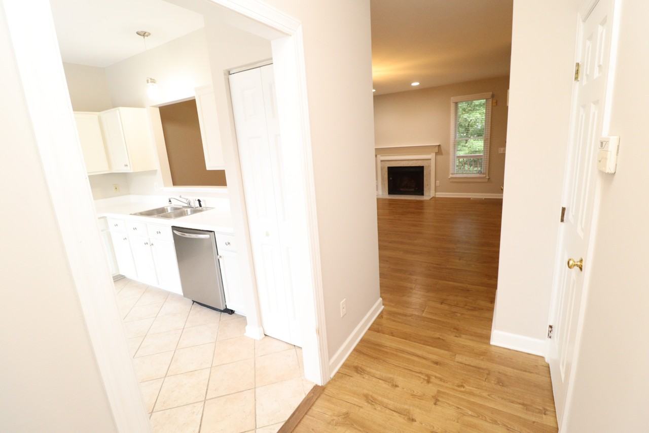 114 Windward Ct - Photo 3 of 30