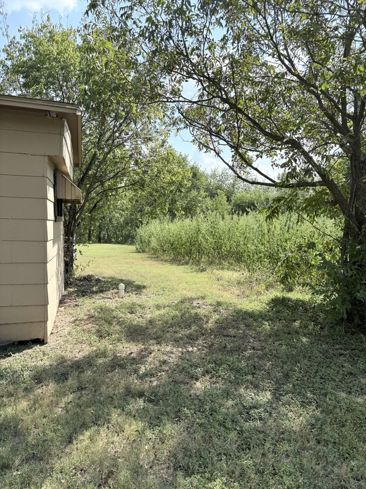 328 Leroy Pkwy - Photo 3 of 13