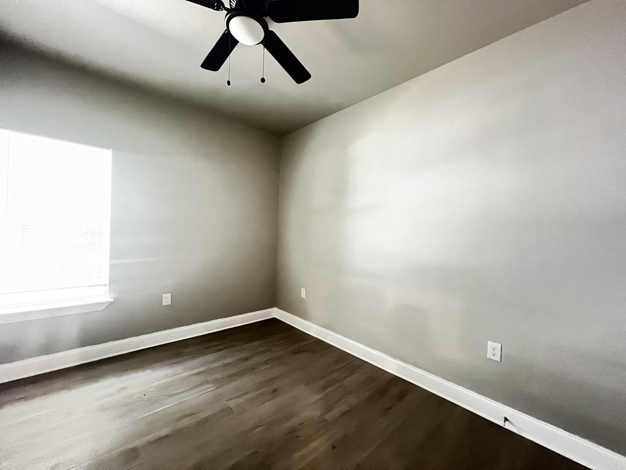 637 Iberville St - Photo 3 of 9