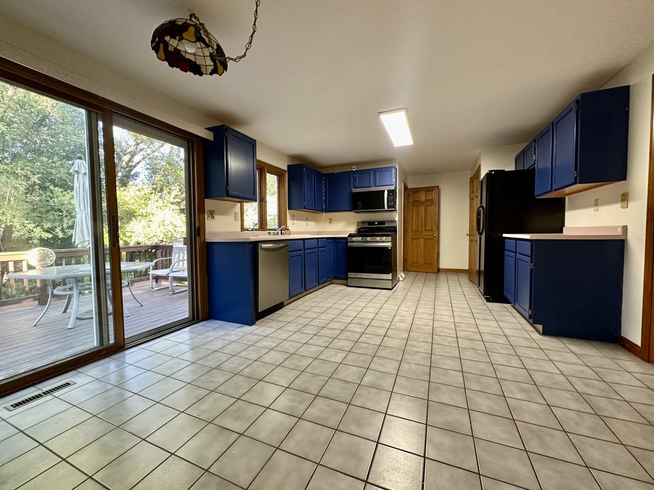 215 Main St - Photo 2 of 27