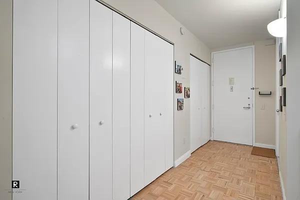 Greenwich St #327 - Photo 3 of 6