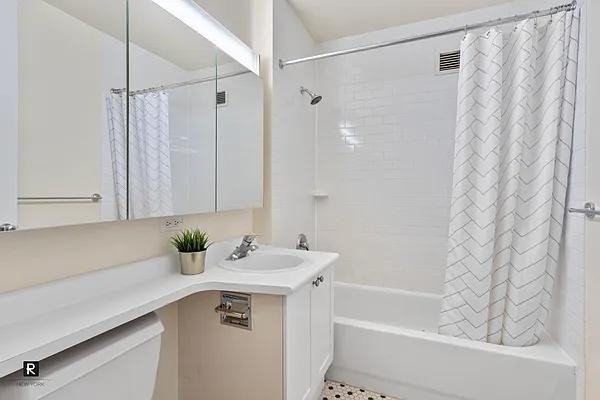 Greenwich St #327 - Photo 5 of 6