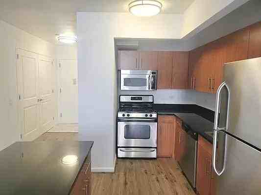 West St #16L - Photo 2 of 11