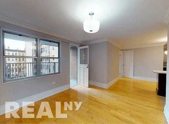 W 97th St #5H - Photo 2 of 5