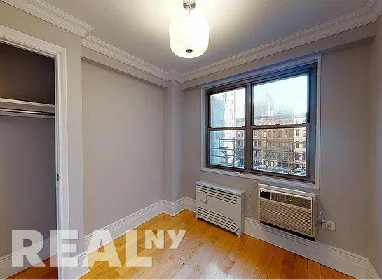 W 97th St #5H - Photo 3 of 5