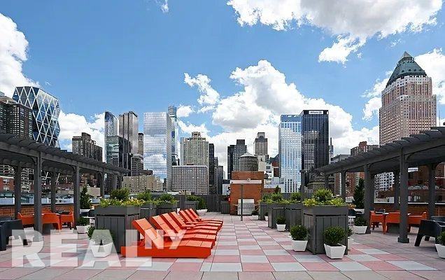 W 53rd St #125 - Photo 5 of 6