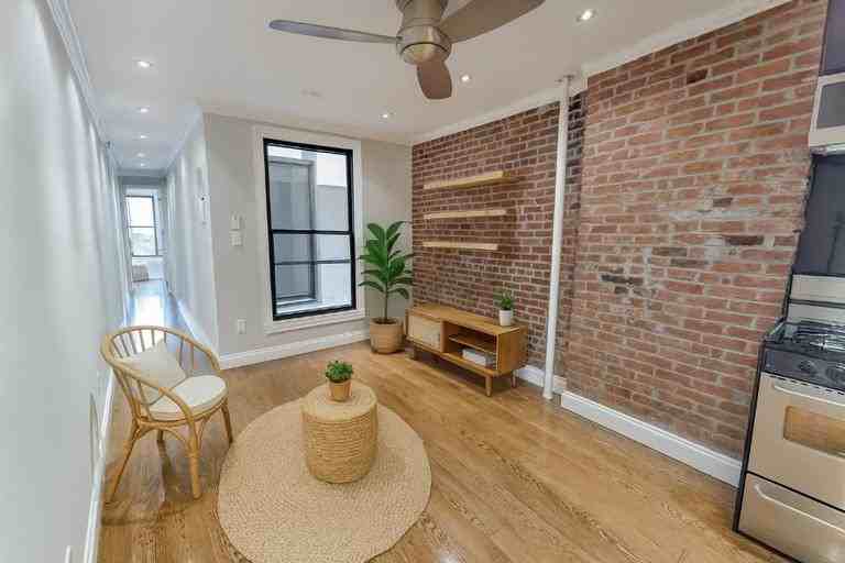 W 52nd St #10D - Photo 7 of 10