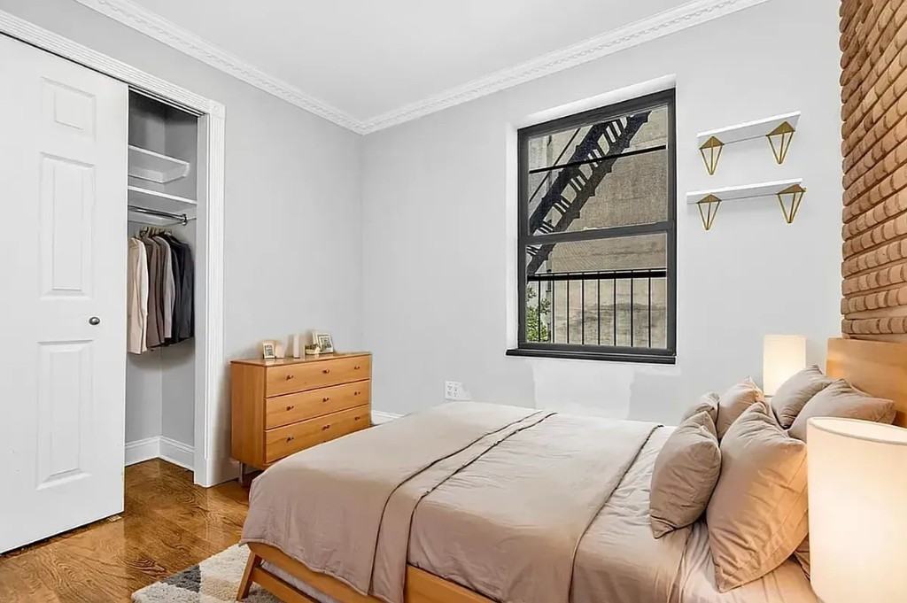 E 13th St #5E - Photo 2 of 5