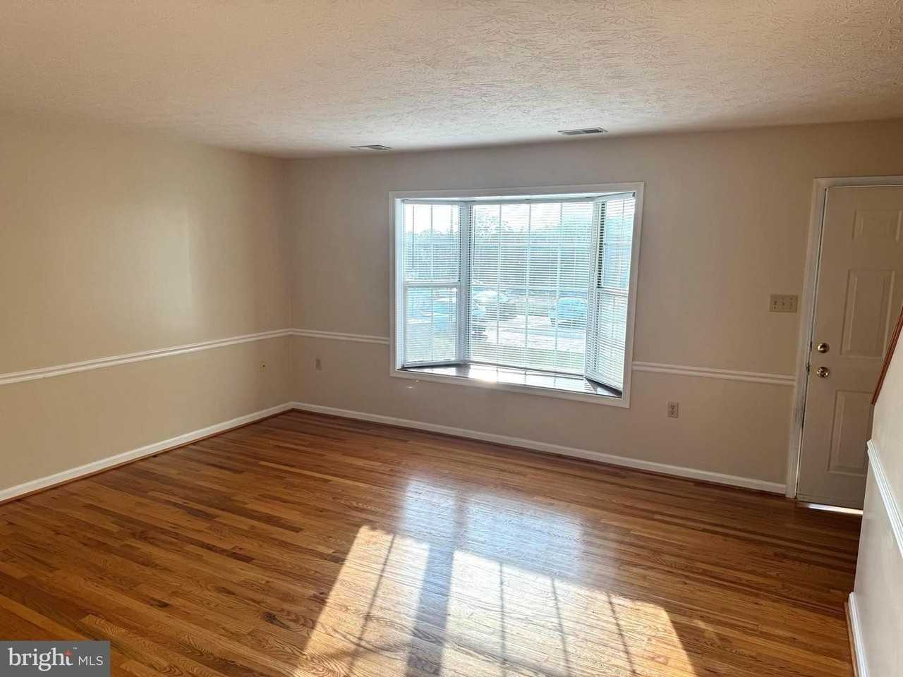 307 Willowbrook Ct - Photo 3 of 15