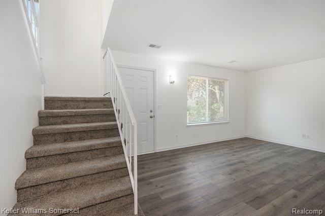 40872 Highpointe Dr - Photo 4 of 17