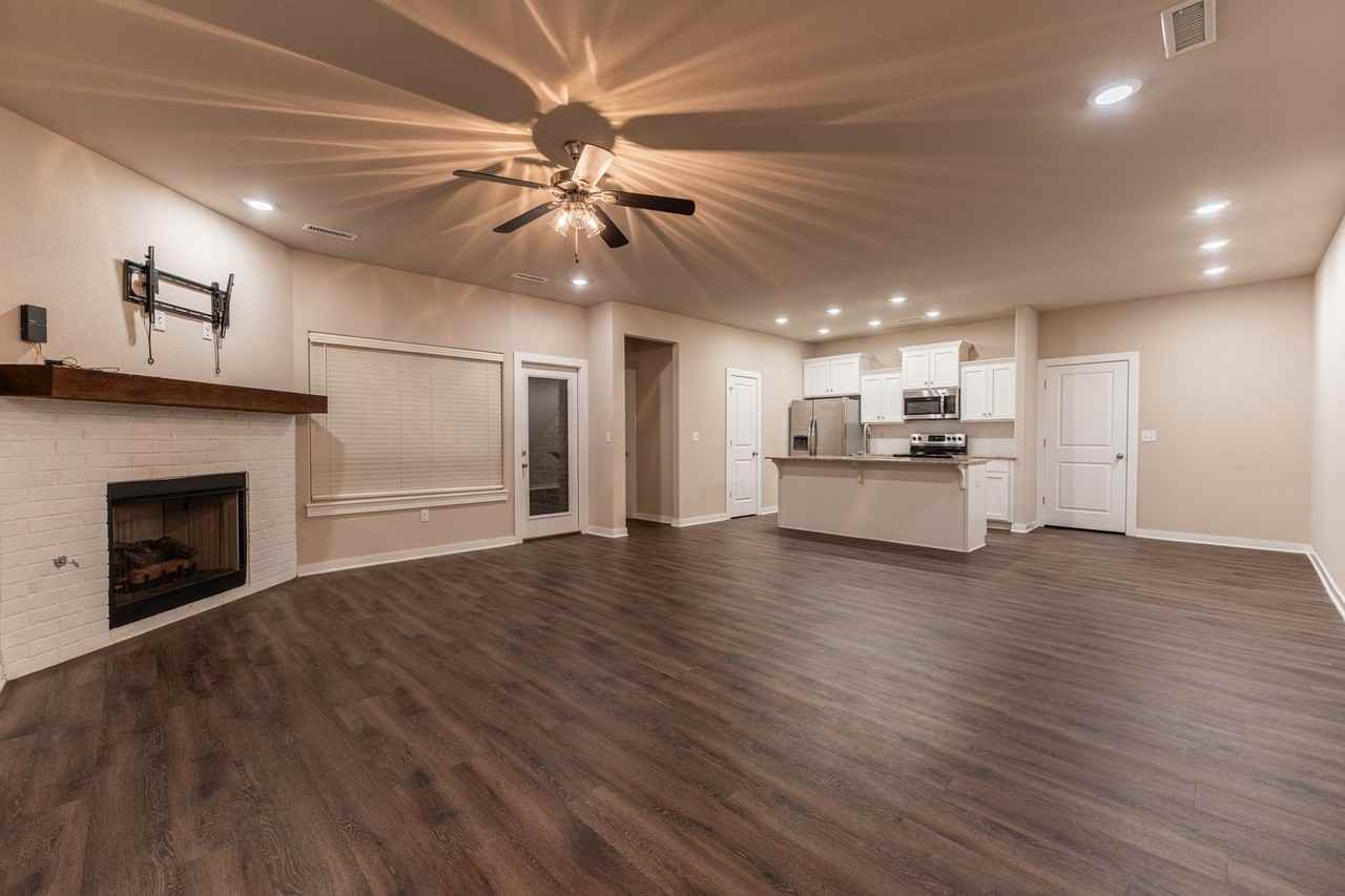 454 N Tacoma St - Photo 2 of 25