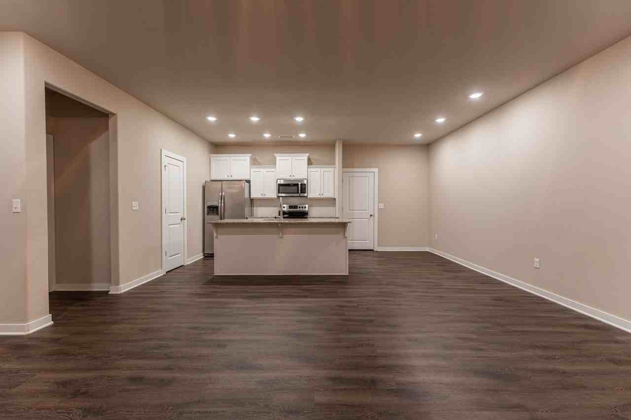 454 N Tacoma St - Photo 3 of 25