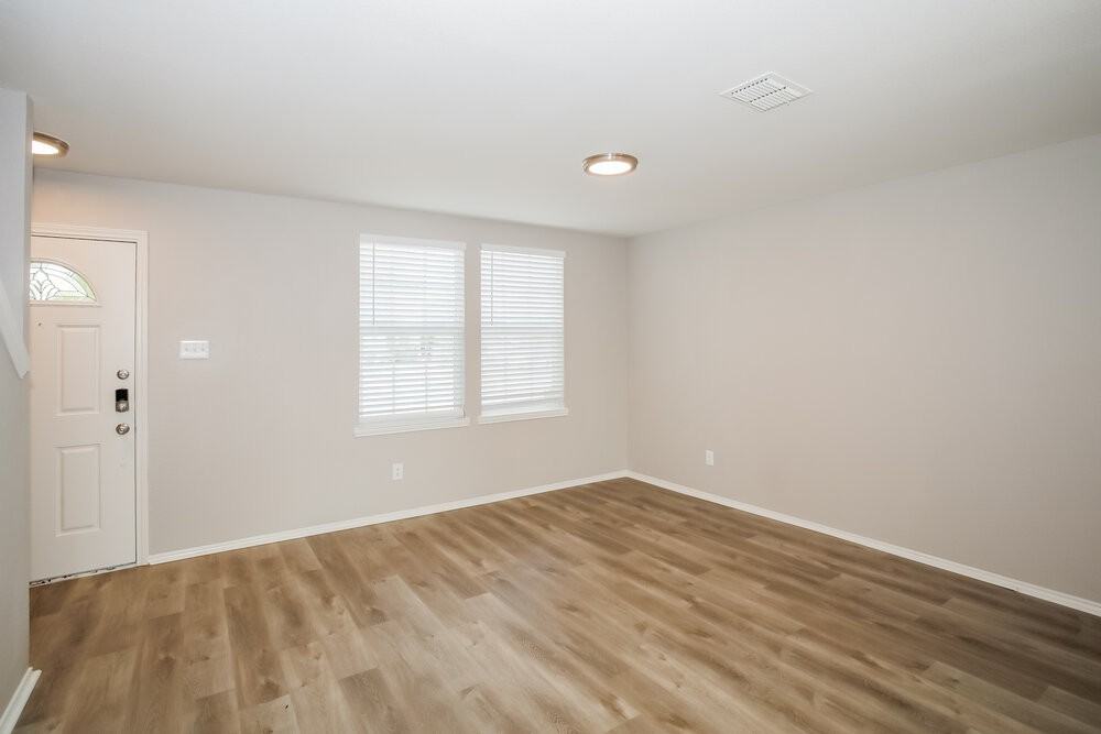 6509 Longleaf Ln - Photo 4 of 17