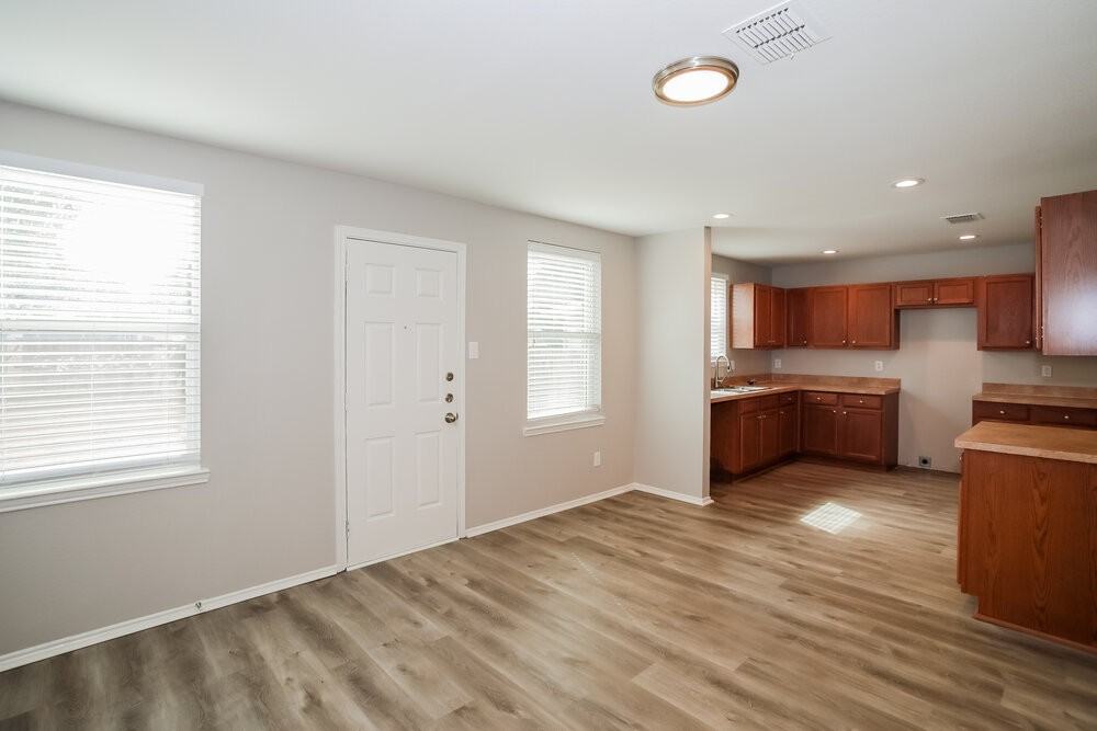 6509 Longleaf Ln - Photo 5 of 17