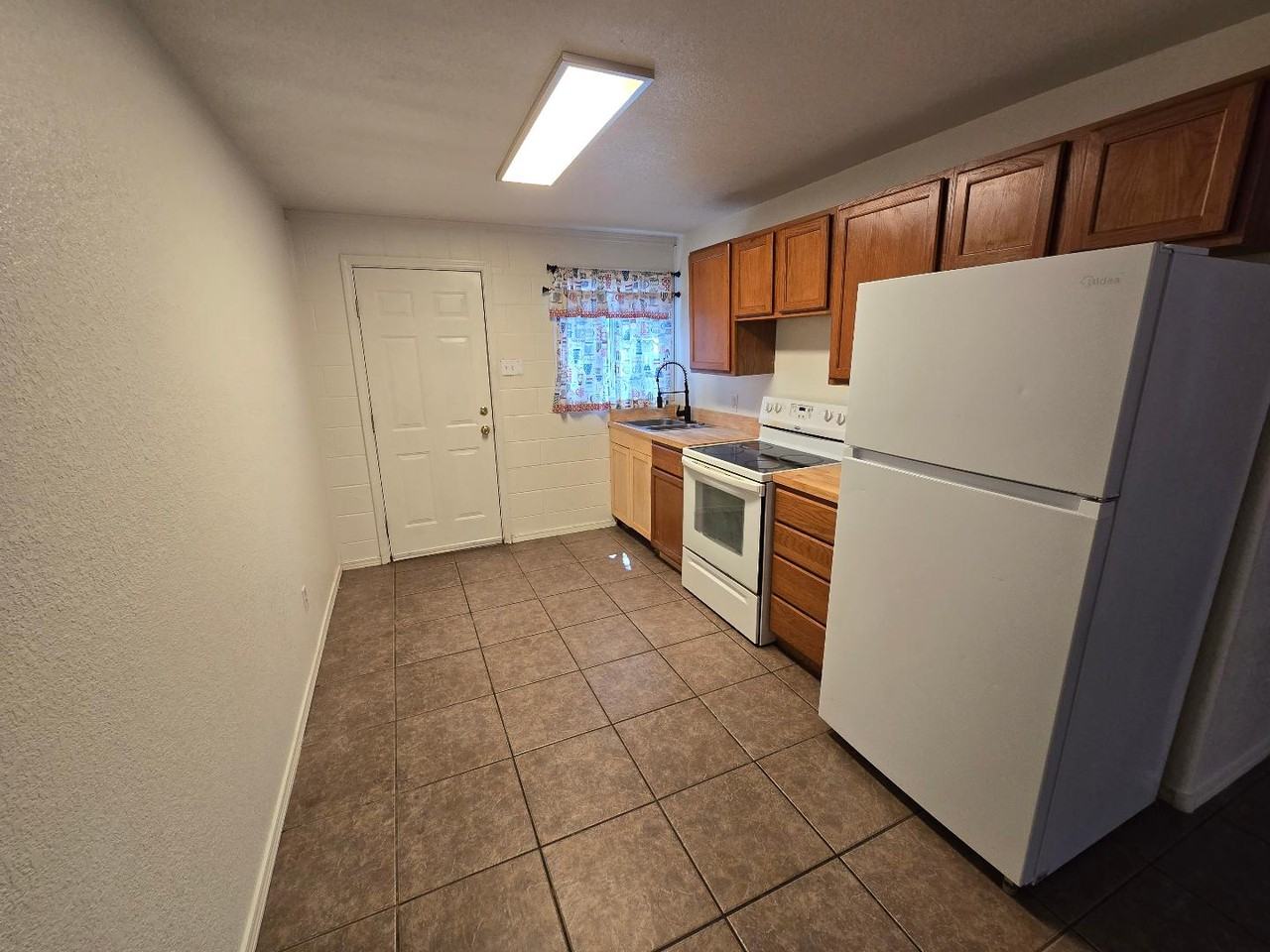 201 W Hagerman St - Photo 6 of 18