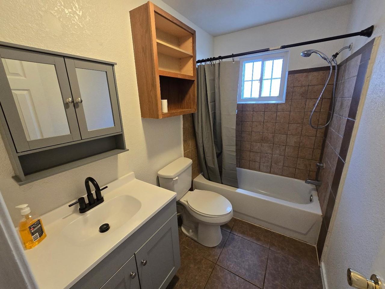 201 W Hagerman St - Photo 7 of 18