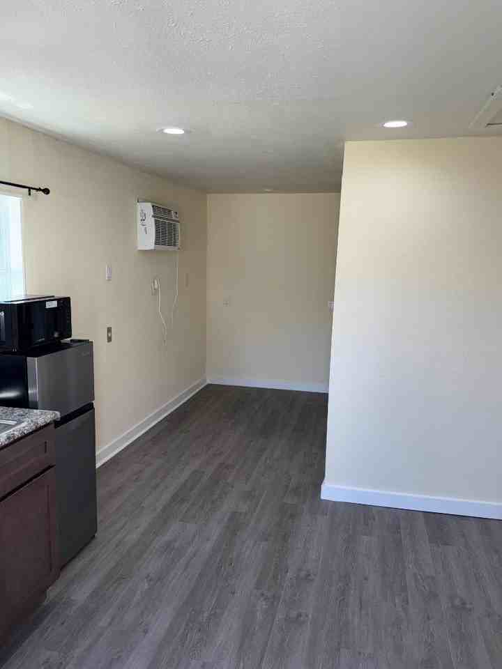 3944 Clermont Dr Unit B - Photo 5 of 20