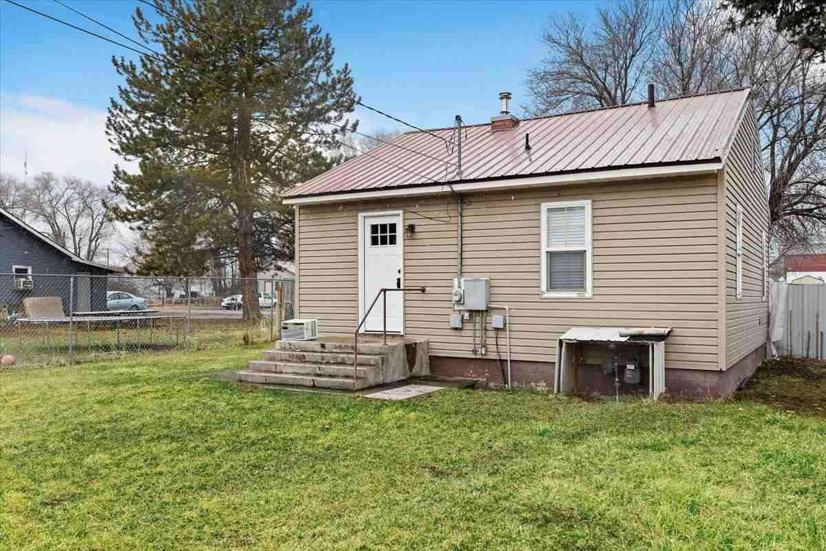 635 Albion Ave - Photo 4 of 12