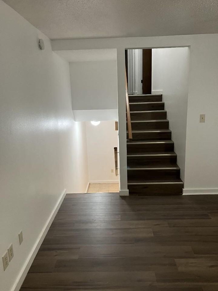378 TRIPLEX - Photo 2 of 10