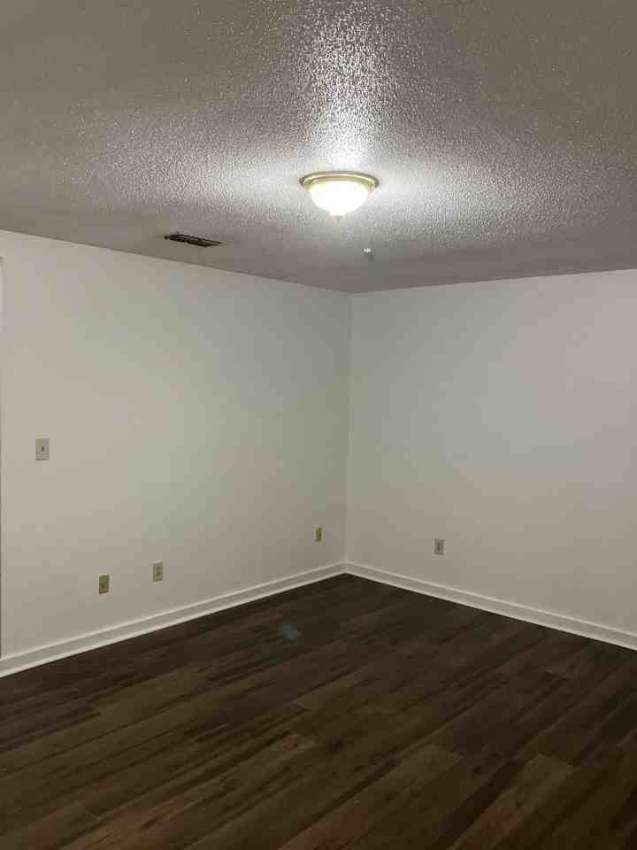 378 TRIPLEX - Photo 3 of 10