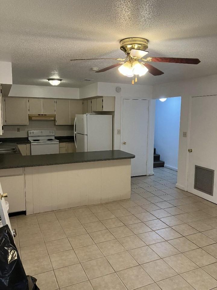 378 TRIPLEX - Photo 7 of 10