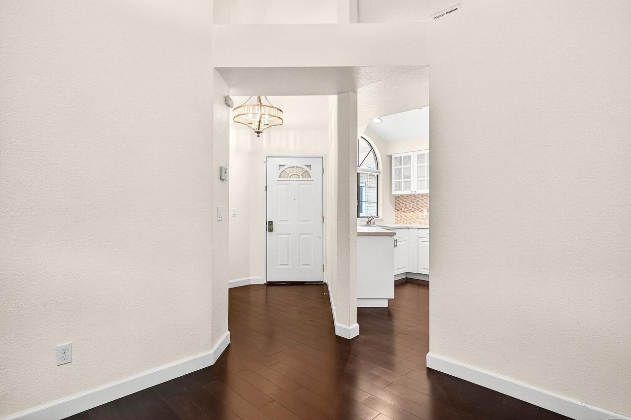 1202 Devonwood - Photo 5 of 20