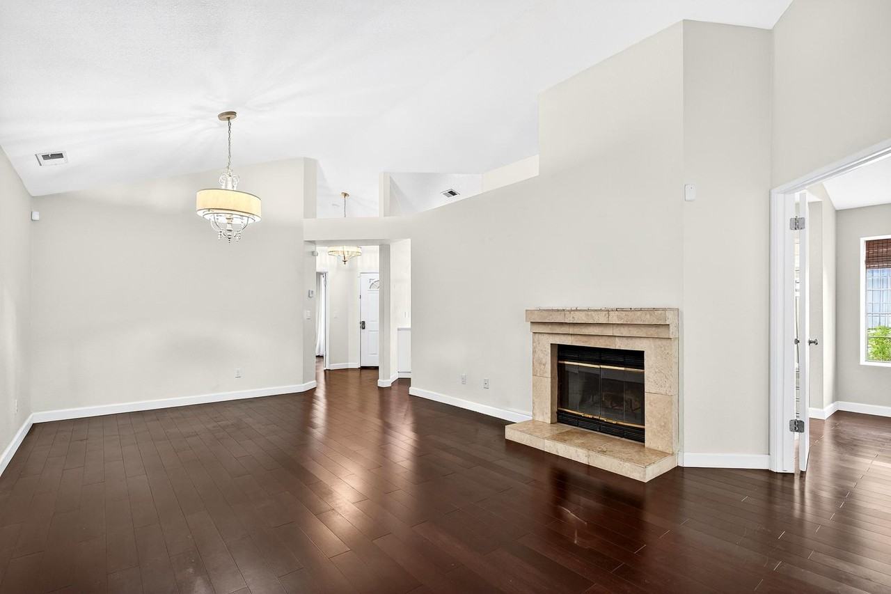 1202 Devonwood - Photo 7 of 20