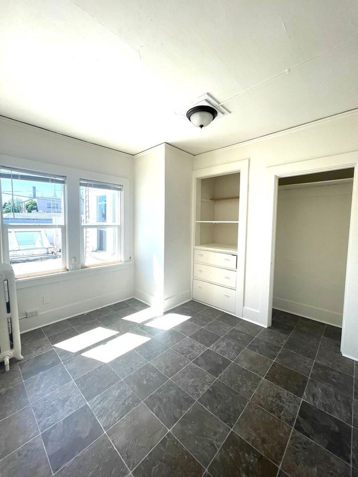 FOSTER APARTMENTS (OREG05) - Photo 2 of 13