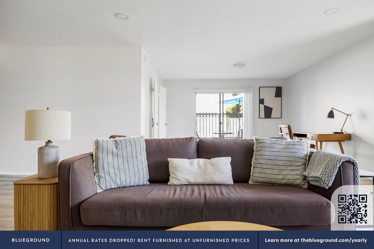 616 North Sweetzer Avenue - Photo 4 of 31