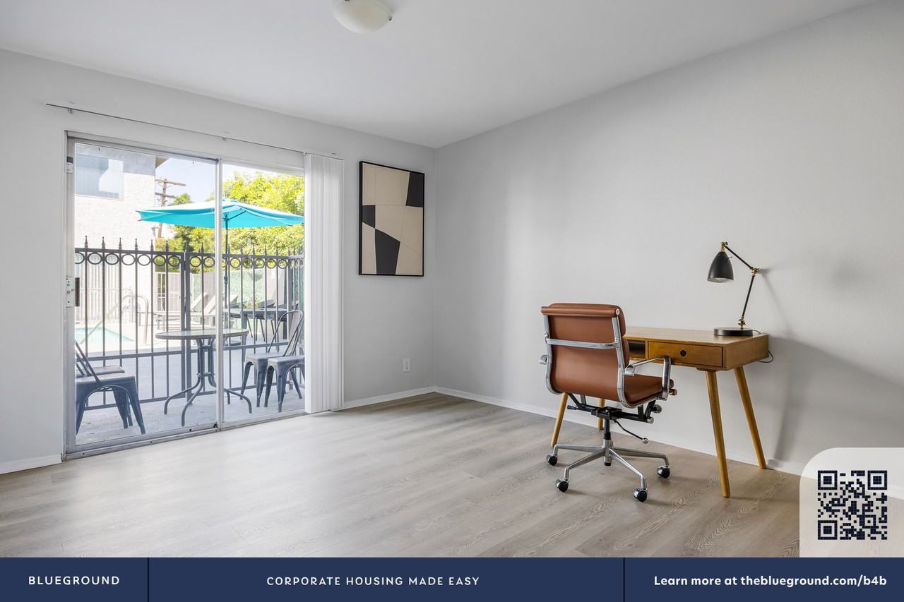 616 North Sweetzer Avenue - Photo 6 of 31