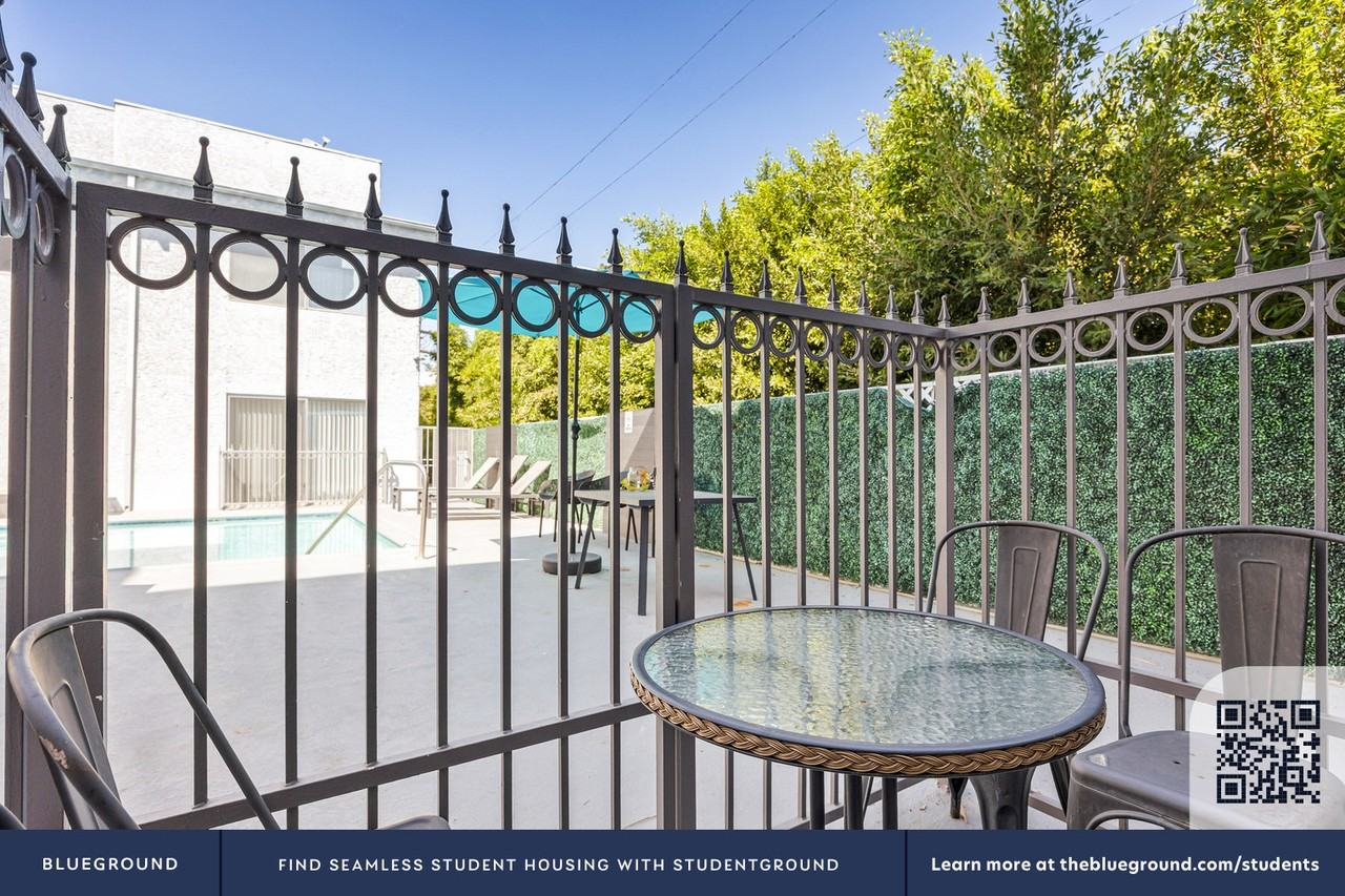 616 North Sweetzer Avenue - Photo 7 of 31