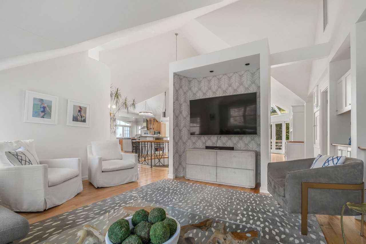 43 Agamenticus Ave #1262031P - Photo 4 of 50