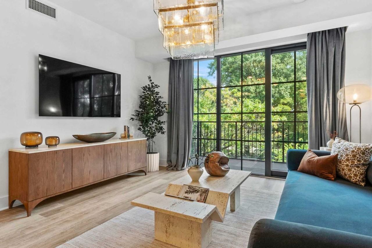 346 Peters St Sw #1296613P - Photo 2 of 17