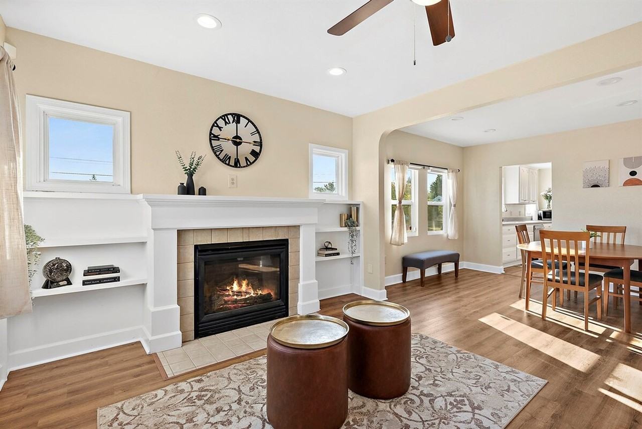 109 E 45th St #1296627P - Photo 3 of 12