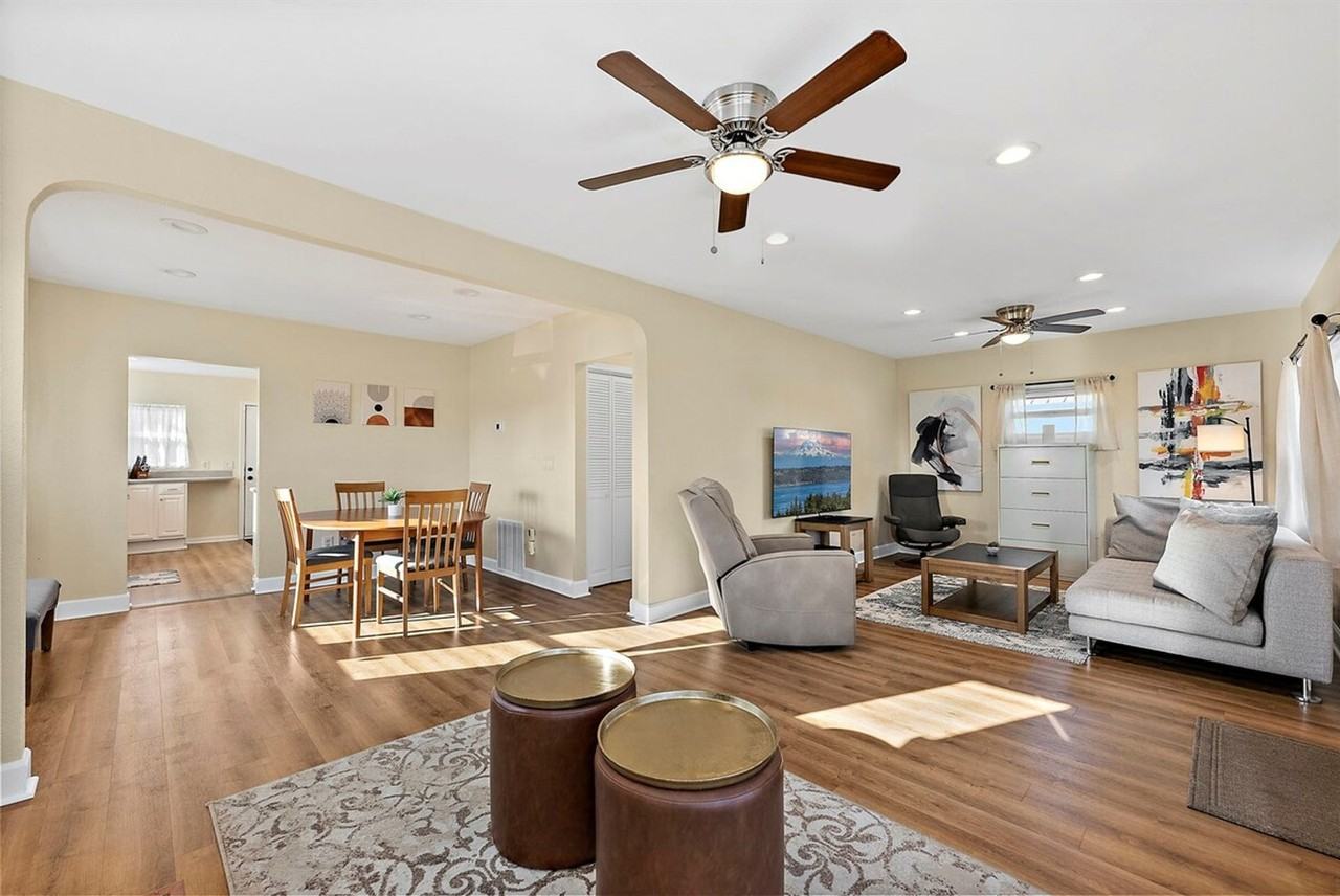 109 E 45th St #1296627P - Photo 4 of 12