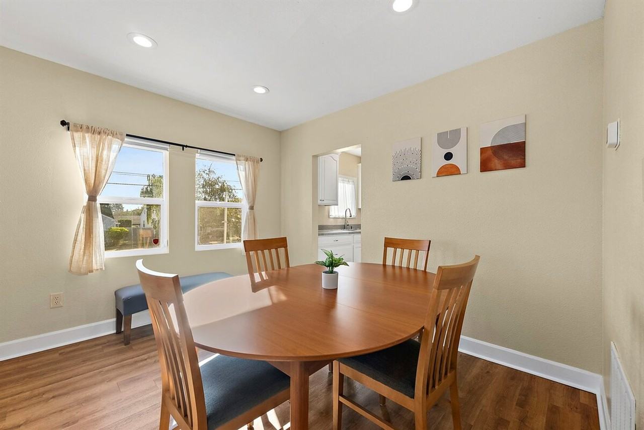 109 E 45th St #1296627P - Photo 5 of 12