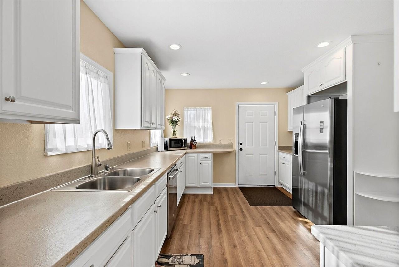 109 E 45th St #1296627P - Photo 6 of 12