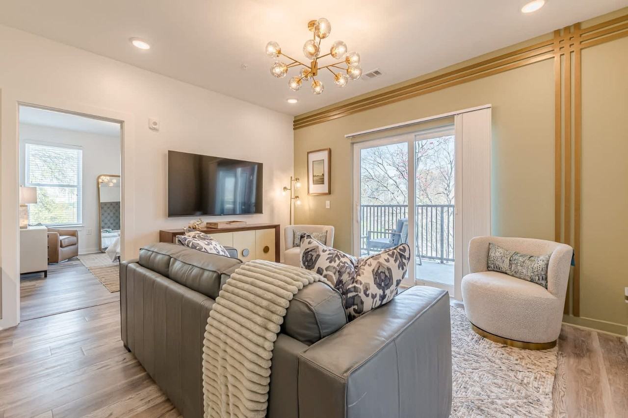 525 Parkway Dr Ne #1299405P - Photo 2 of 46