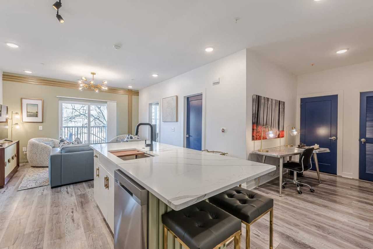 525 Parkway Dr Ne #1299405P - Photo 3 of 46