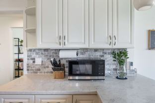 9024 40th Ave Sw - Photo 1 of 1