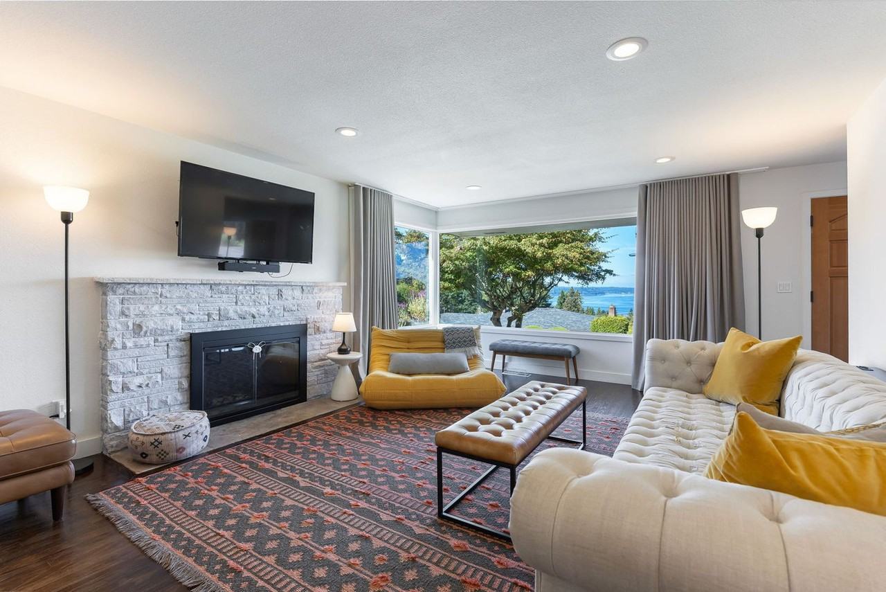 9024 40th Ave Sw #1299300P - Photo 2 of 25