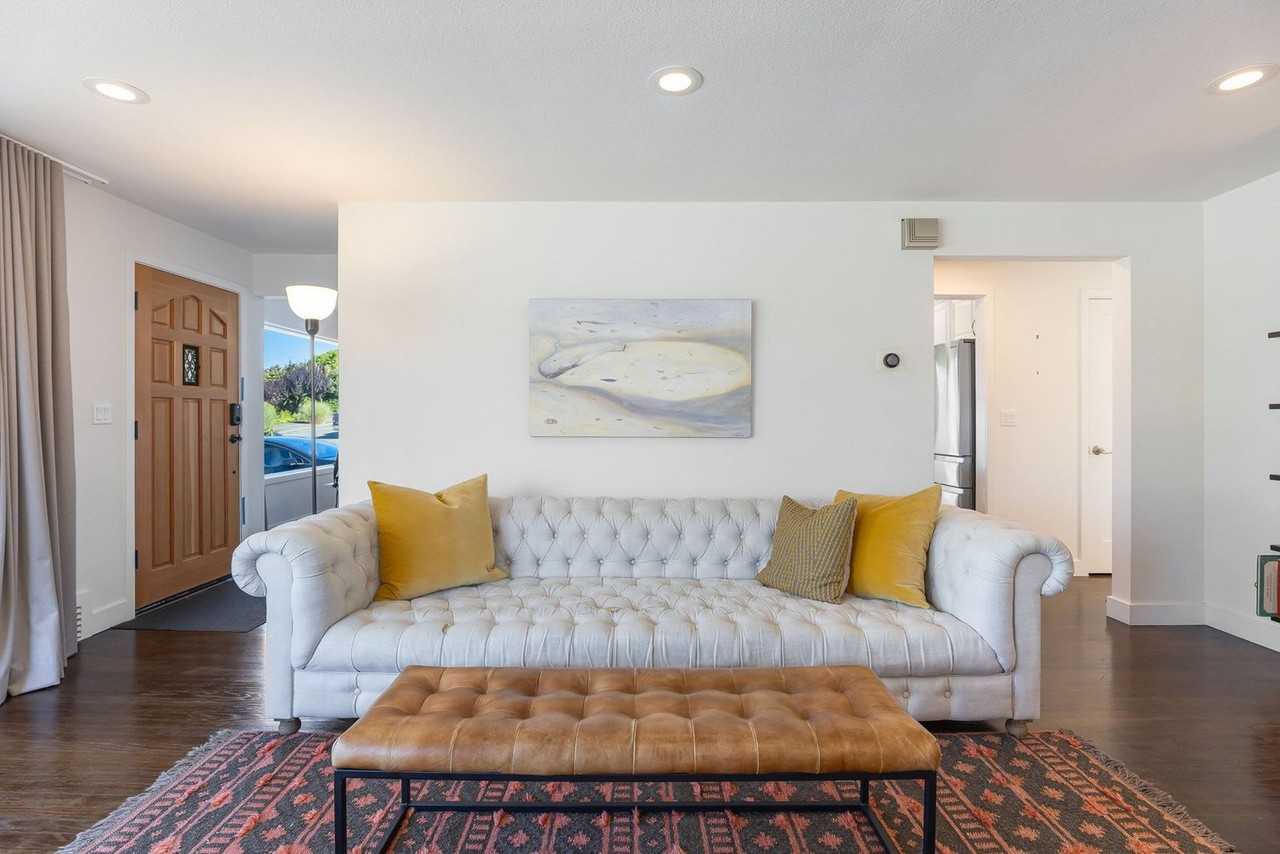 9024 40th Ave Sw #1299300P - Photo 3 of 25