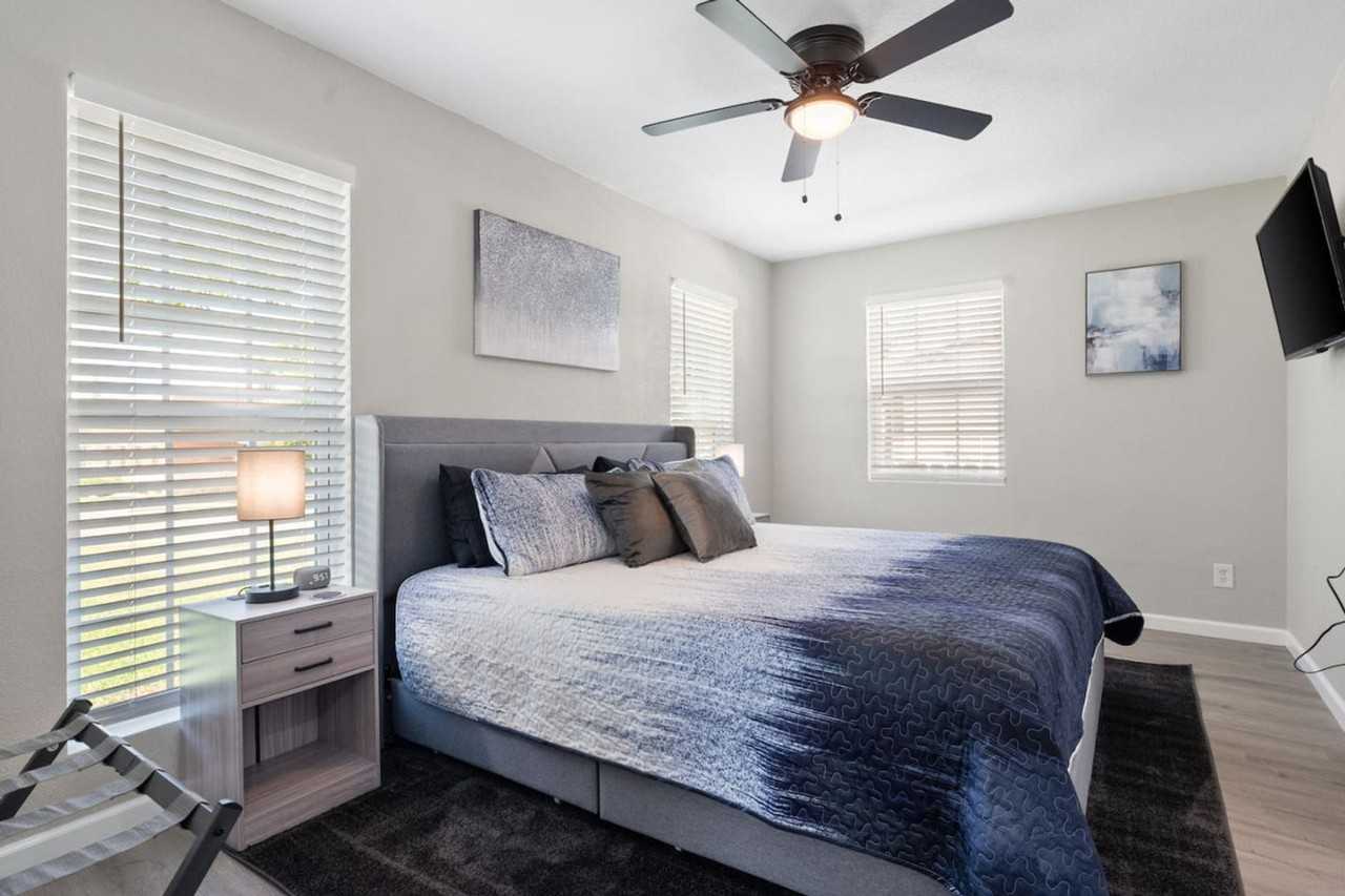 826 Dalworth St #1301591P - Photo 4 of 31