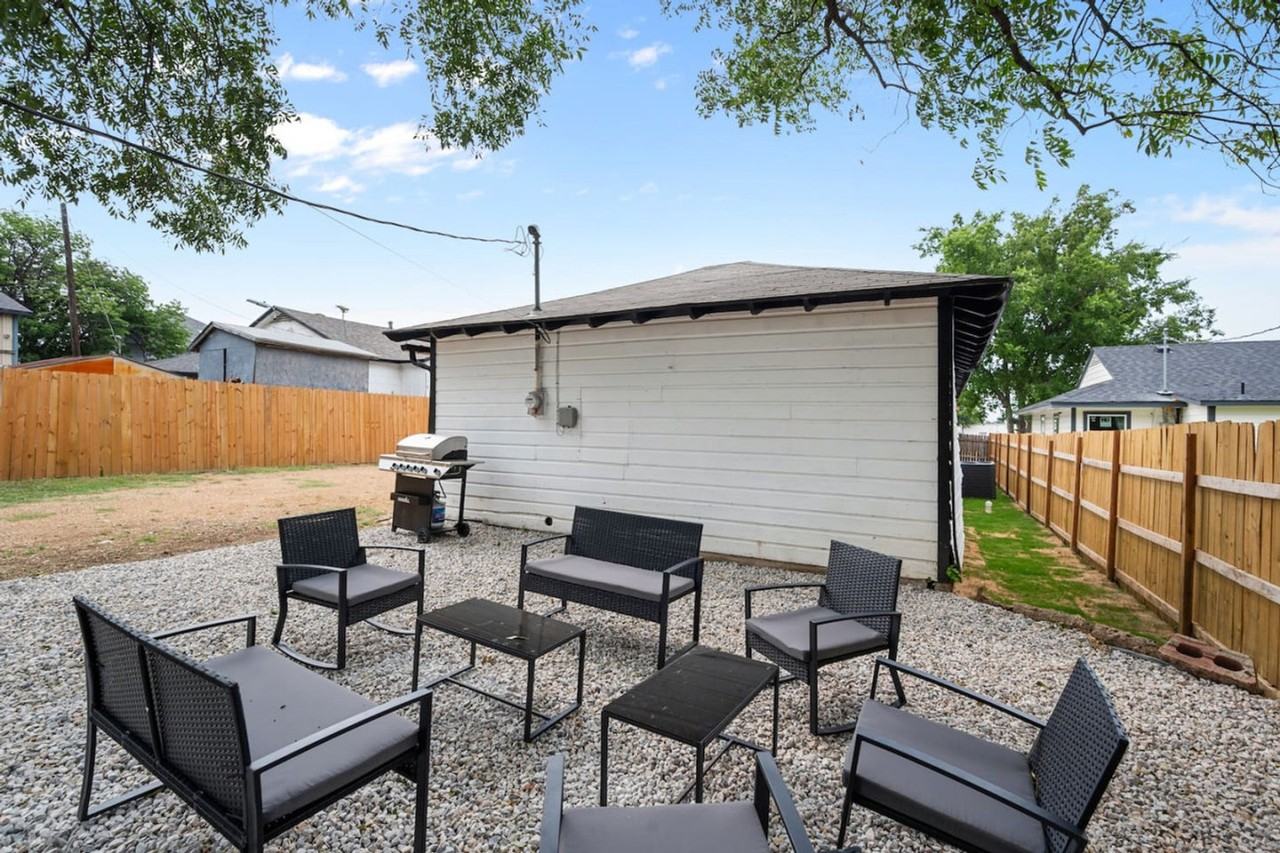 826 Dalworth St #1301591P - Photo 5 of 31