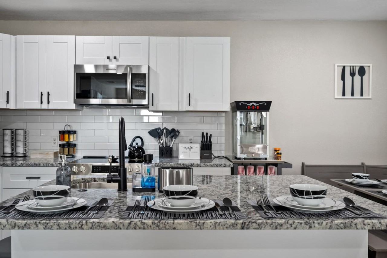 826 Dalworth St #1301591P - Photo 6 of 31