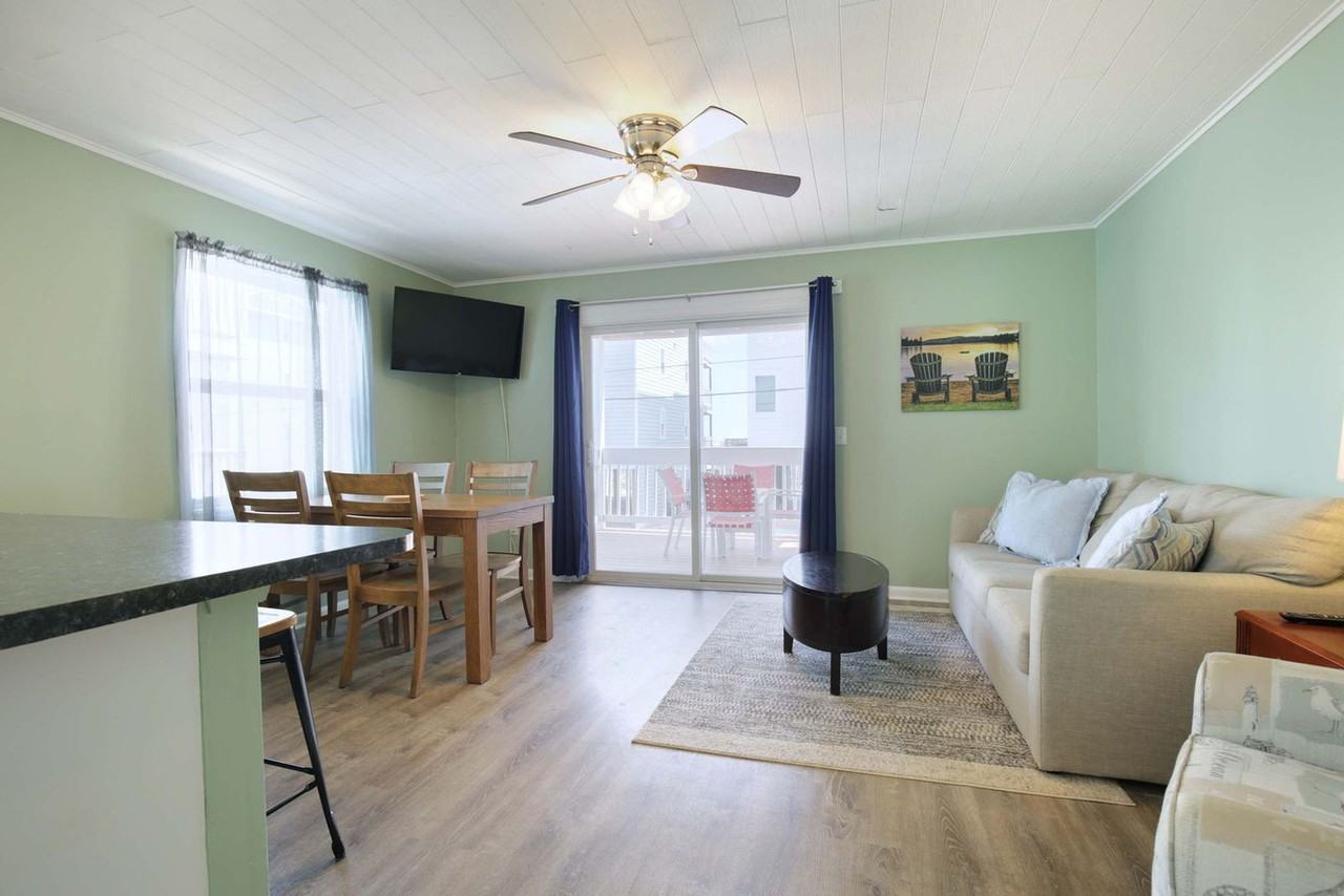 606 Carolina Beach Ave S #1302657P - Photo 4 of 43