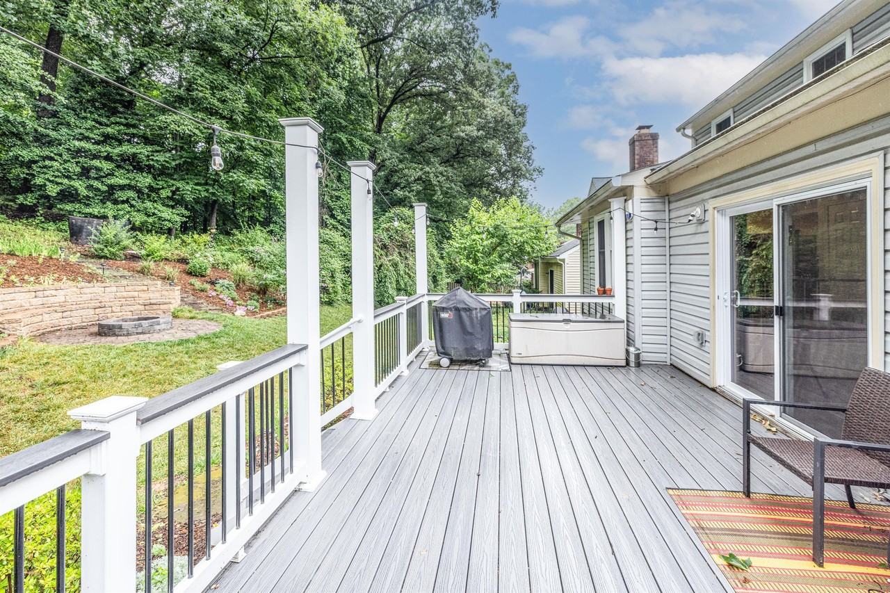 9843 Campbell Dr - Photo 3 of 30